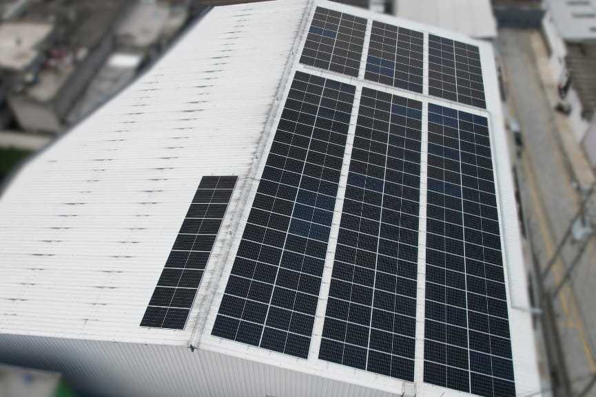 Instalación de paneles solares en Unilimpio